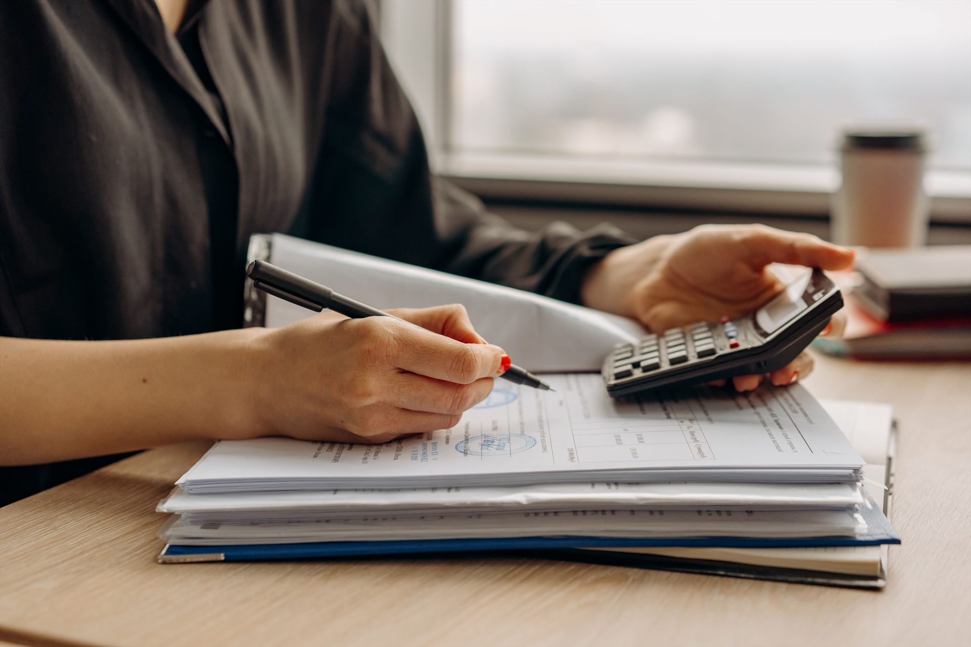 Garantías y fianzas para obligaciones contractuales